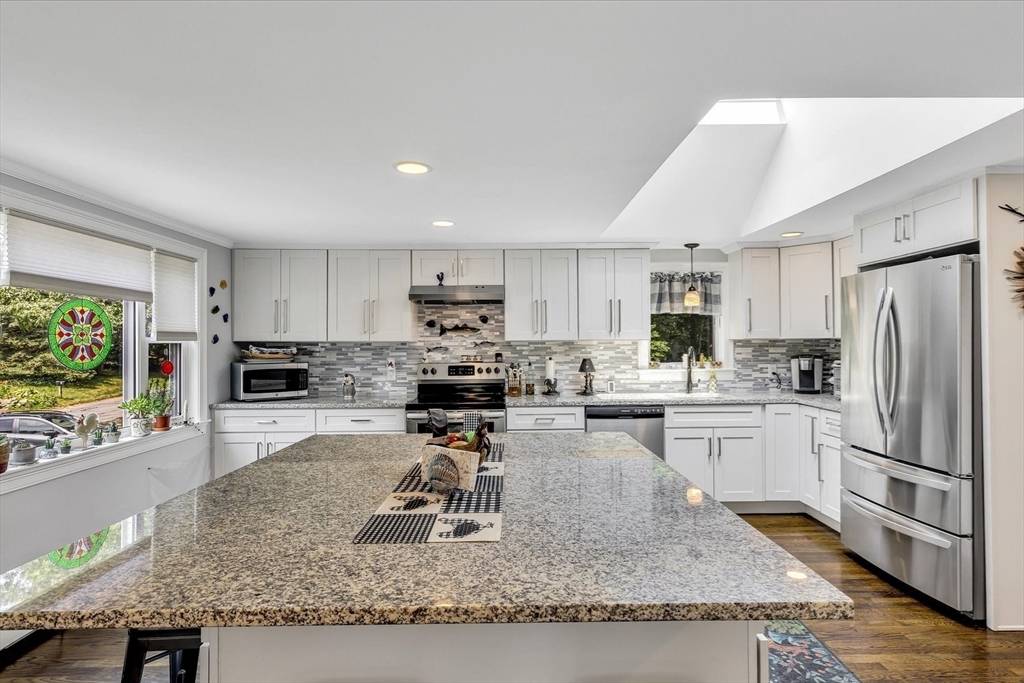 Sandwich, MA 02537,19 Jones Ln