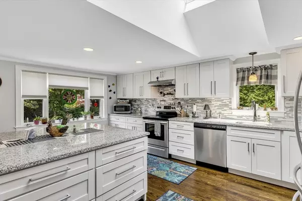 Sandwich, MA 02537,19 Jones Ln