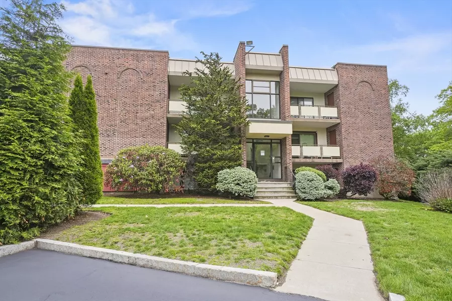 55 Angleside Road #5, Waltham, MA 02453