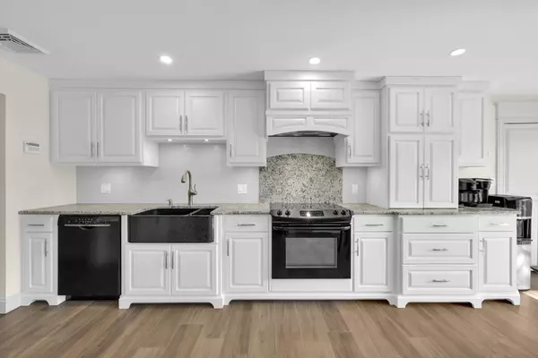 Sturbridge, MA 01566,112 Westwood Dr