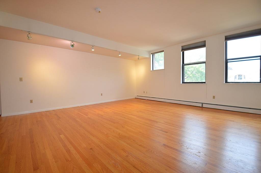 Brookline, MA 02446,50 Winchester Street #206