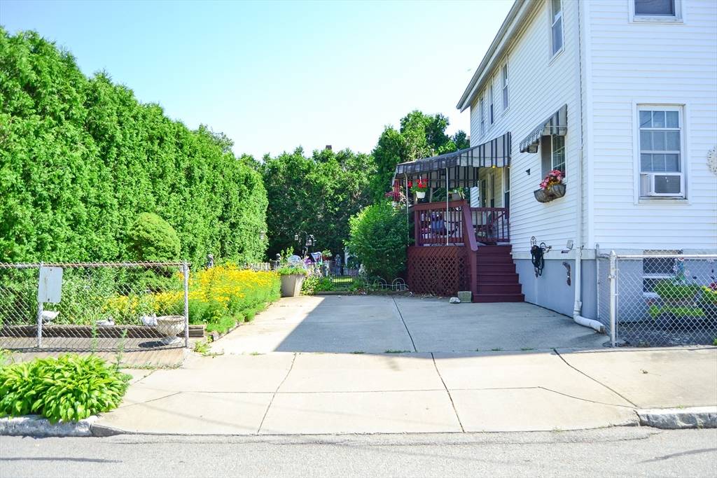 New Bedford, MA 02740,348 North St