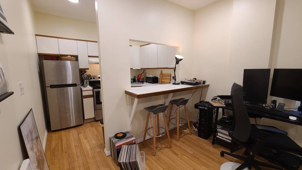 Boston, MA 02113,16 Foster Street #8