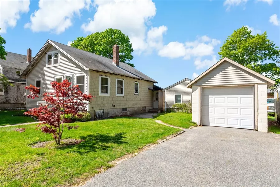 16 Annette Avenue, Falmouth, MA 02536