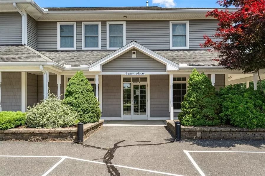 6 Parc Pl #A, Southampton, MA 01073