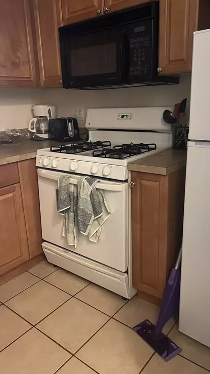 Boston, MA 02127,8 Humboldt Place #1