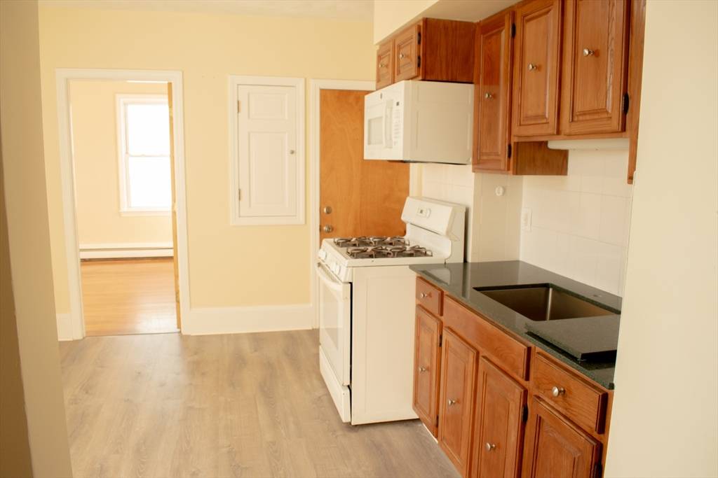 Everett, MA 02149,332 Main St #2R
