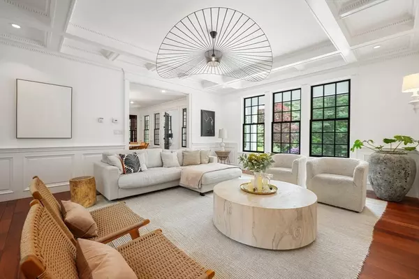 Weston, MA 02493,48 Myles Standish