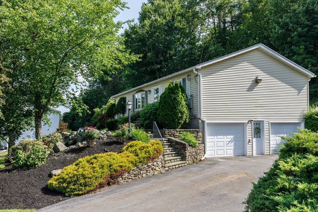 Leominster, MA 01453,138 Country Lane