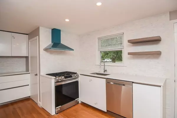 Dedham, MA 02026,4-14 Rodgers Ave #4