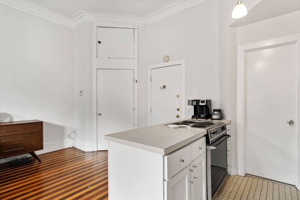 Boston, MA 02116,389 Beacon Street #6