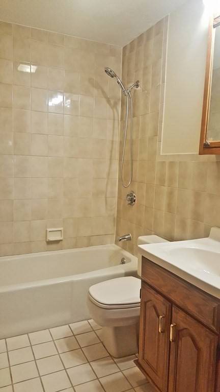 Cambridge, MA 02141,205 1/2 Charles St #2