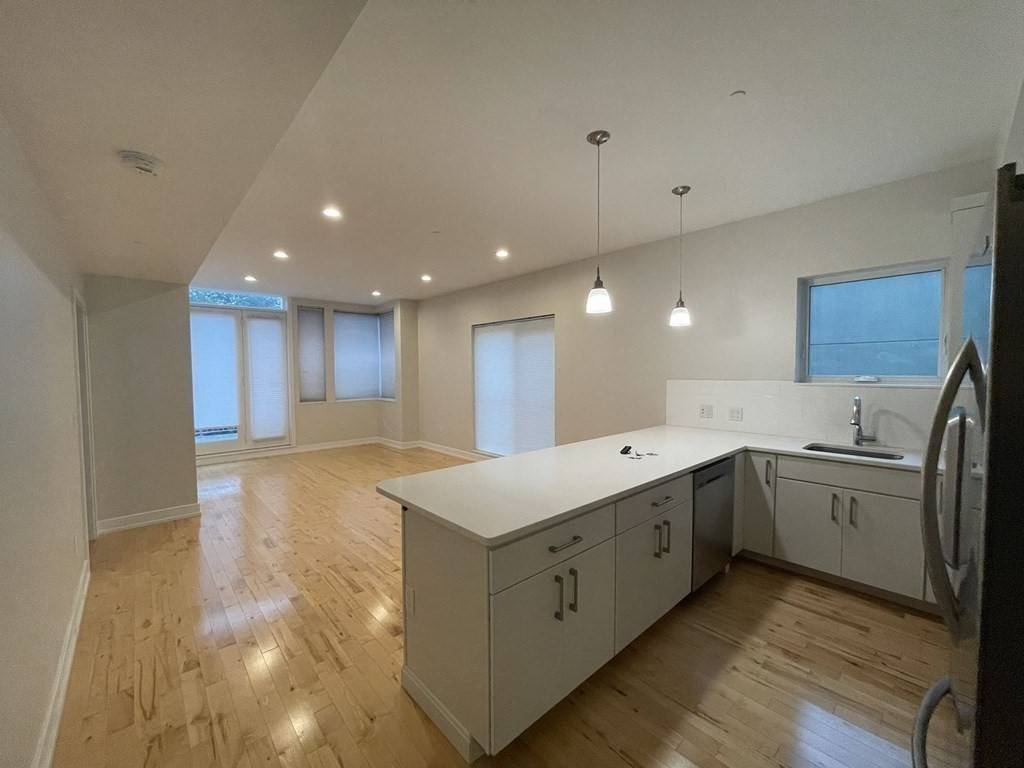 18 White St #2, Cambridge, MA 02140