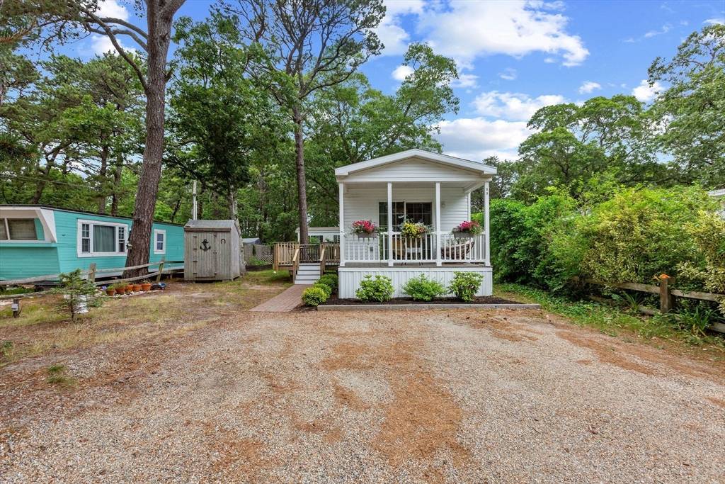 Wellfleet, MA 02667,210 West Road #B9