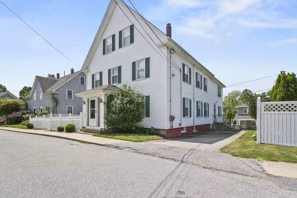 Amesbury, MA 01913,48-50 Orchard Street