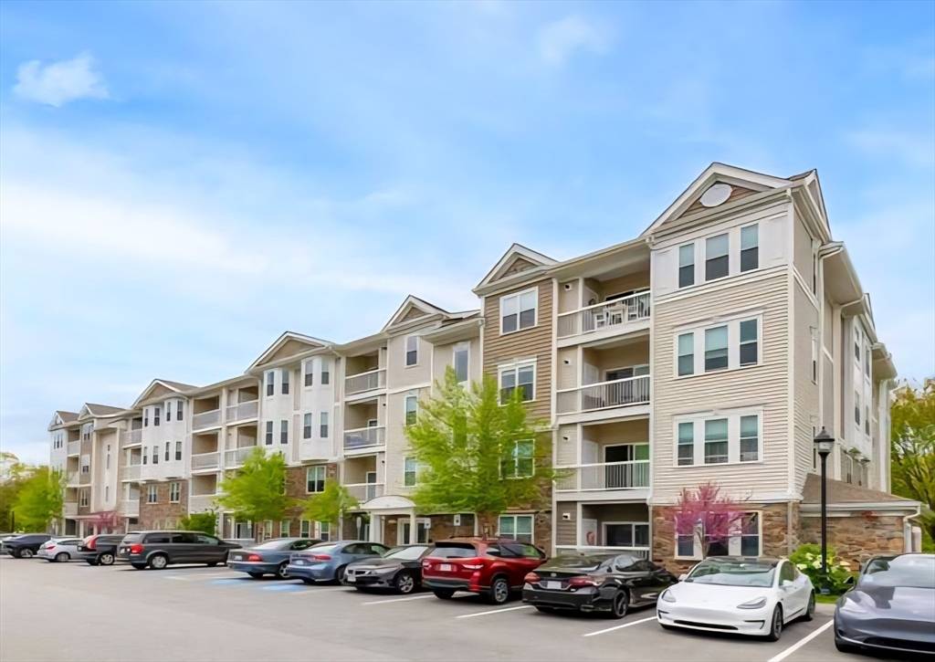 70 Trotter Rd #312, Weymouth, MA 02190