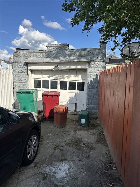 Lowell, MA 01850,27 Bunker Hill Avenue