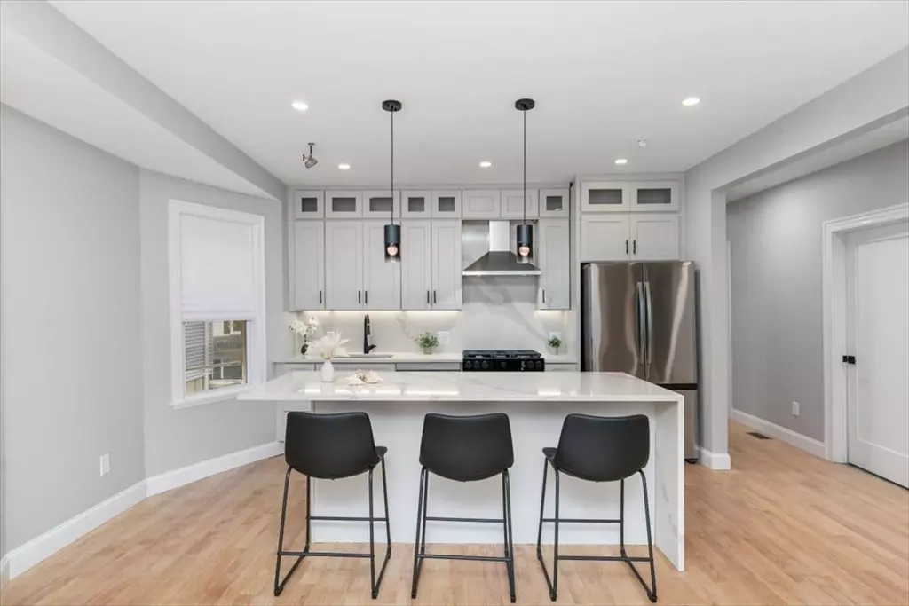 Brookline, MA 02467,755 Boylston St #1