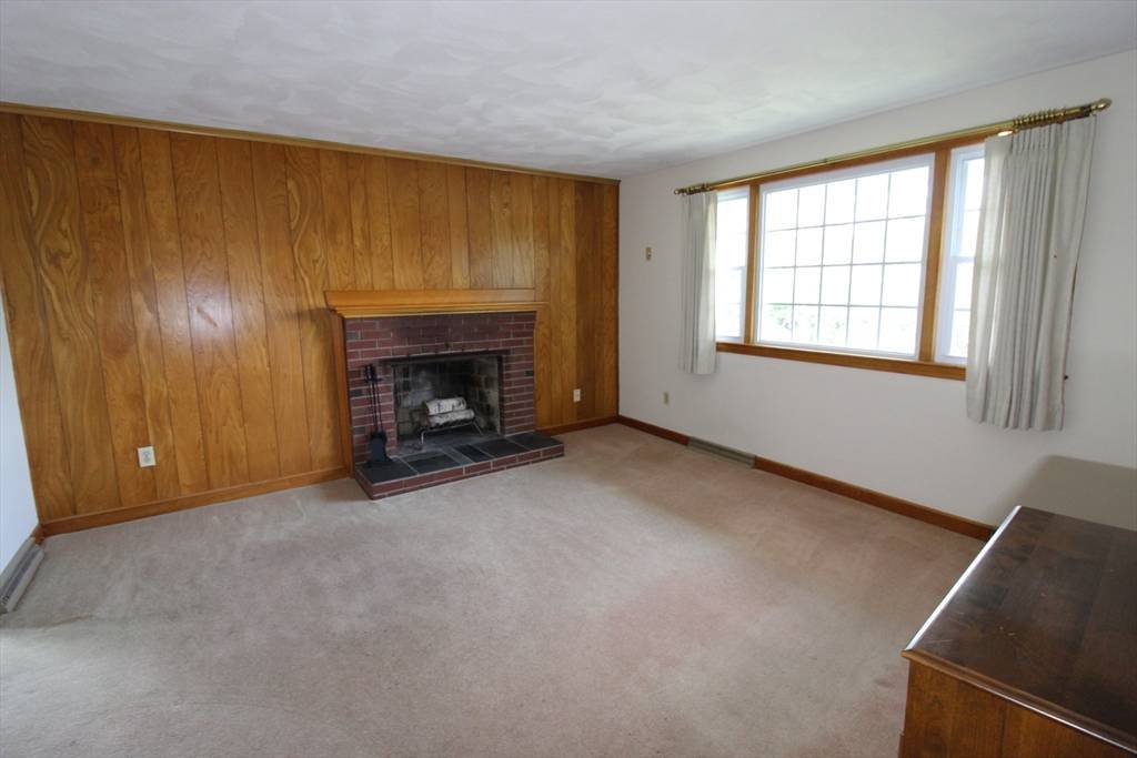 Milford, MA 01757,4 Grace St