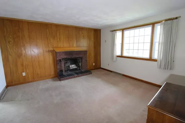 Milford, MA 01757,4 Grace St