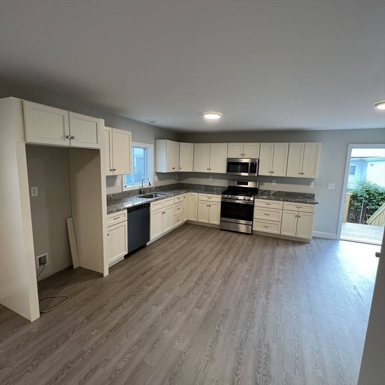 Lawrence, MA 01841,12 Eutaw St #12