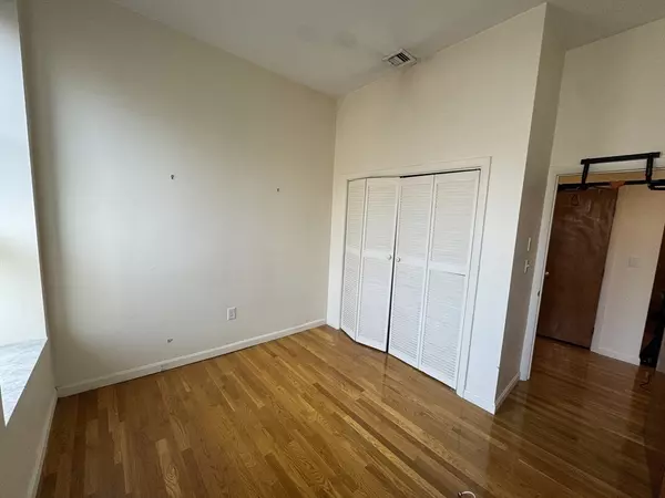 Boston, MA 02118,176 W. Springfield St #2