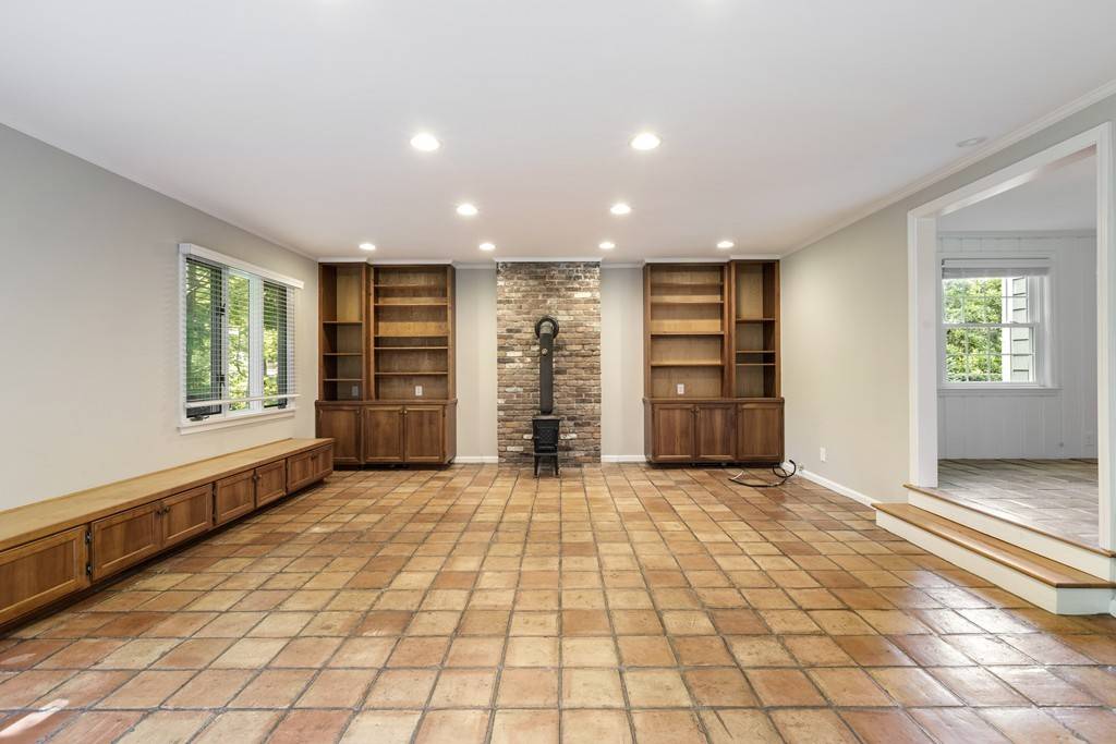 Dover, MA 02030,216 Claybrook Rd
