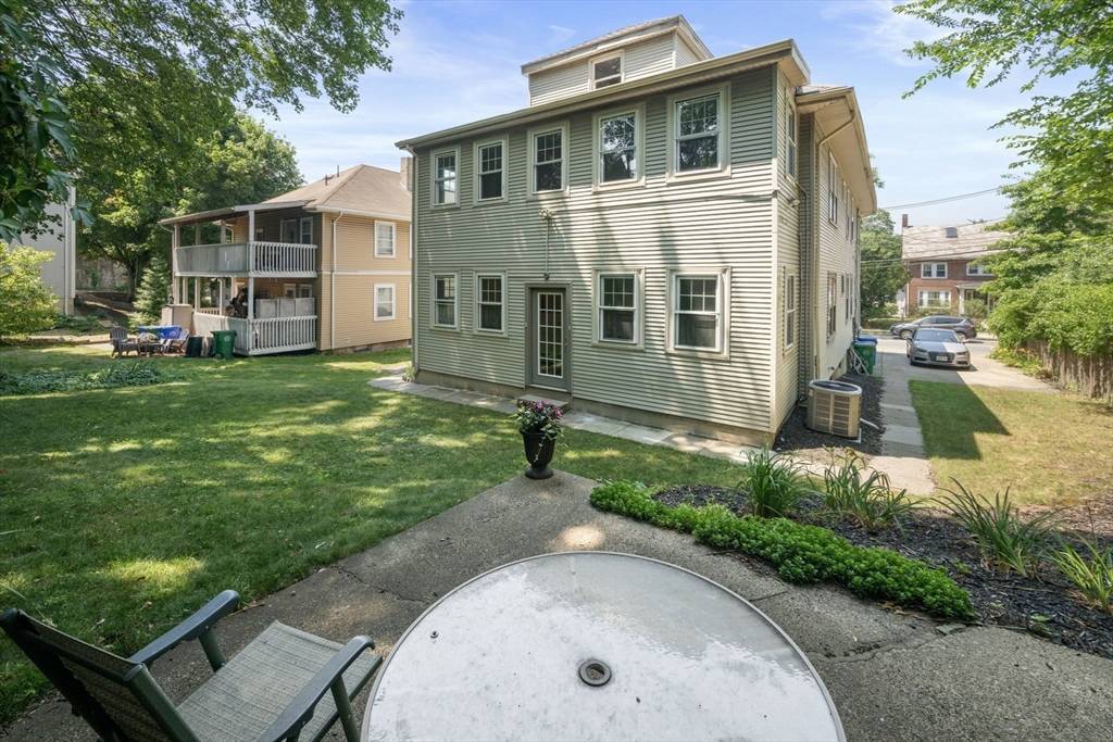 Newton, MA 02468,916 - 918 Chestnut St