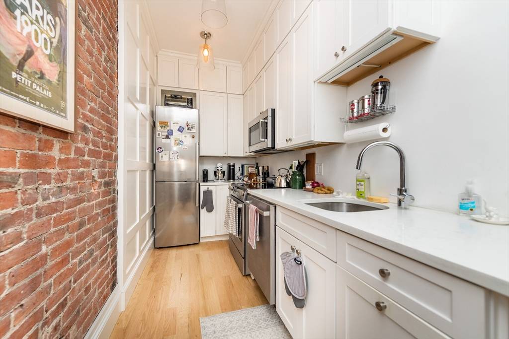 Boston, MA 02116,167 Commonwealth Ave #4