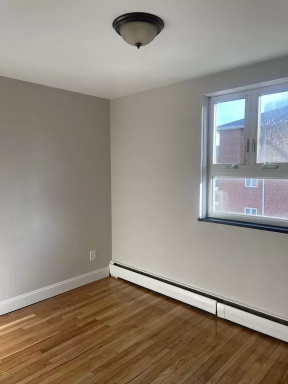 Watertown, MA 02472,121 Warren #5
