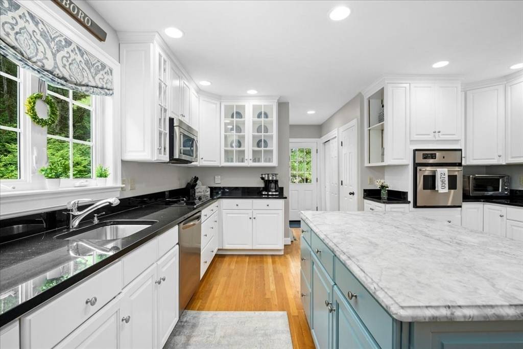 Southborough, MA 01772,31 Lovers Ln