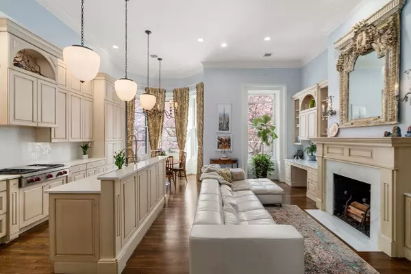 Boston, MA 02116,168 Beacon St #1