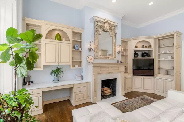 Boston, MA 02116,168 Beacon St #1