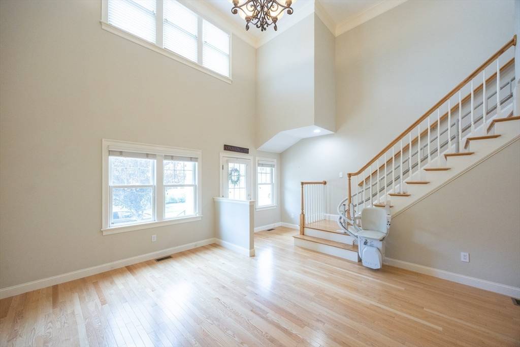 Hopkinton, MA 01748,4 Lowell Dr #4