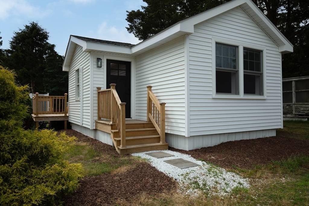 Bourne, MA 02559,9 Second St