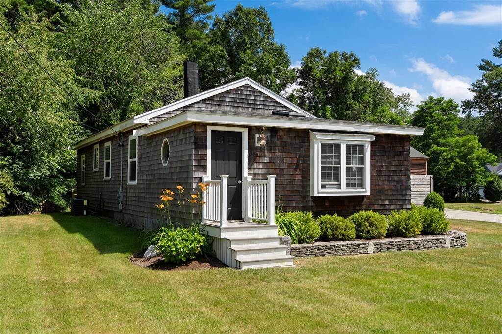 96 Forest St, Pembroke, MA 02359