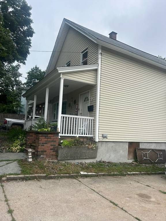 136 Hampden St, Springfield, MA 01151