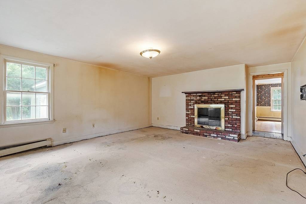 Westford, MA 01886,10 Tallard Road