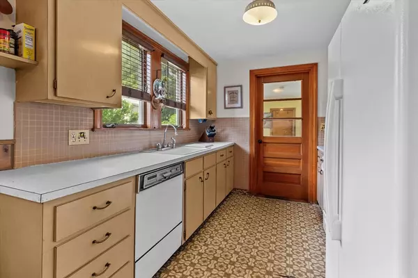 Woburn, MA 01801,26 E Dexter Ave