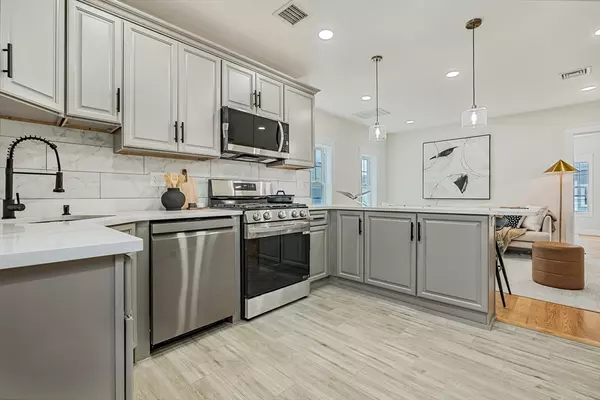 Everett, MA 02149,147 Jefferson Ave #2