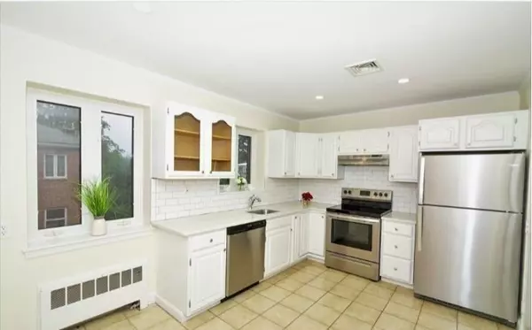 548 Centre #U5, Newton, MA 02458