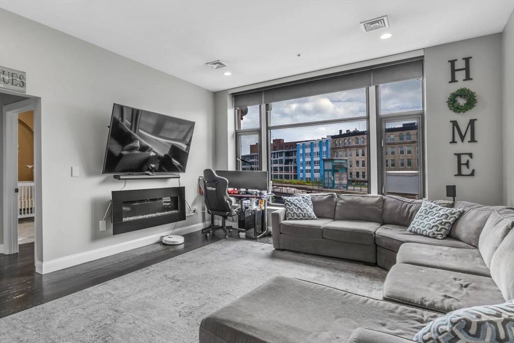 7 Central Sq #307, Lynn, MA 01901