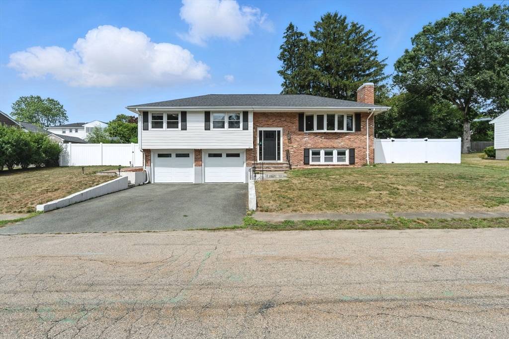 66 Robinwood Rd, Norwood, MA 02062