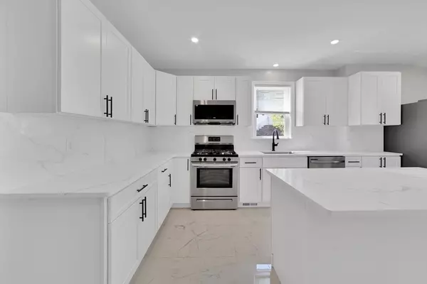 Quincy, MA 02169,61-63 Albertina St #63