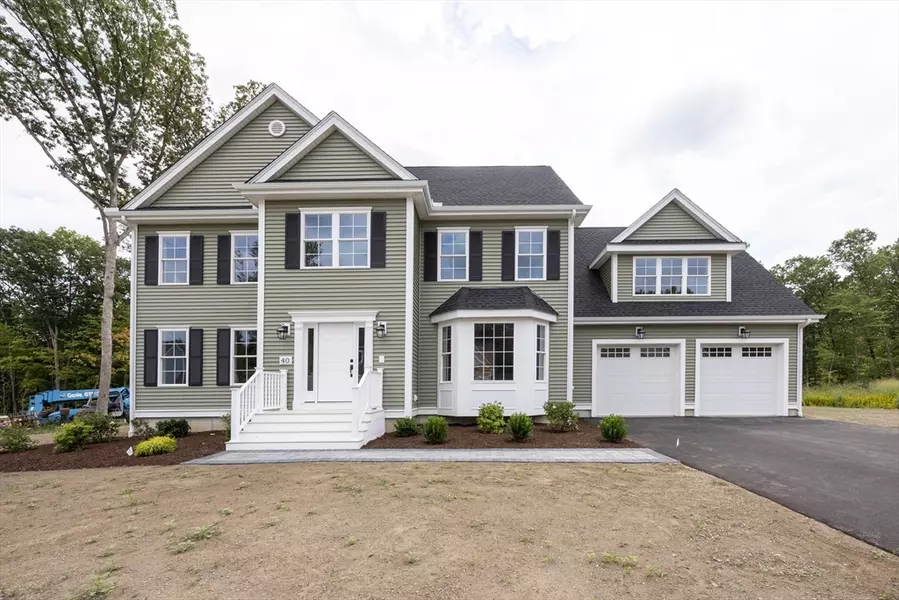 40 Sperry Ln, North Attleboro, MA 02760