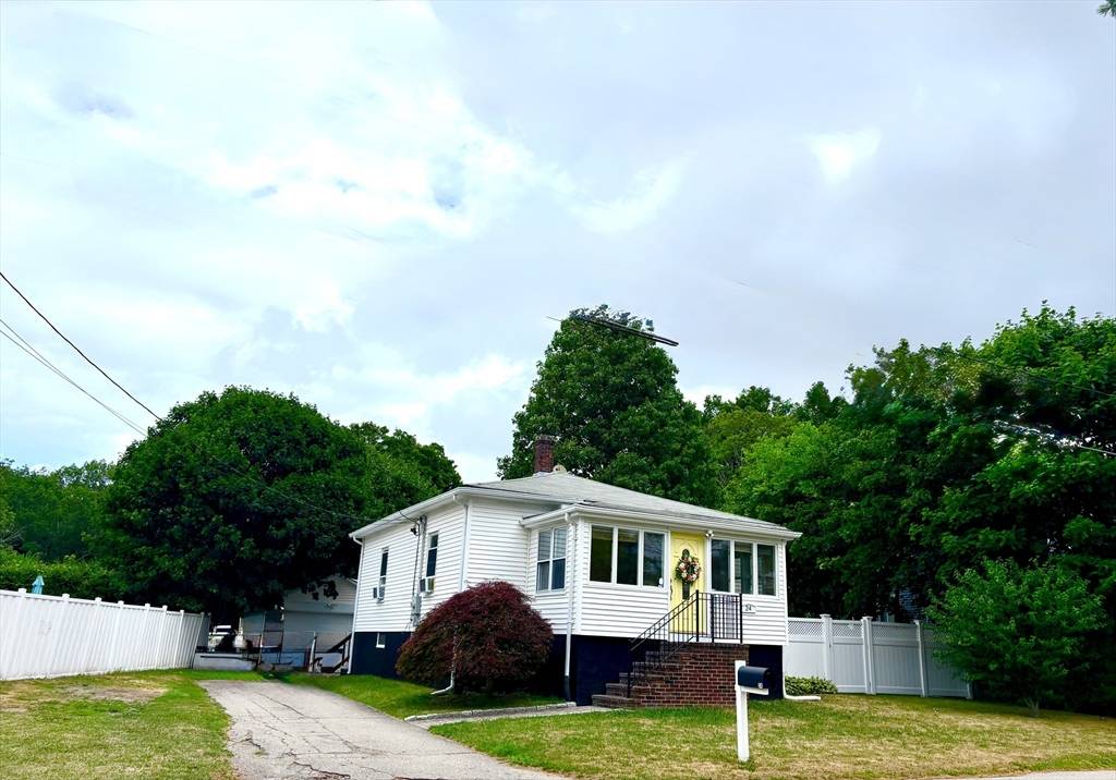 24 County St, Mansfield, MA 02048