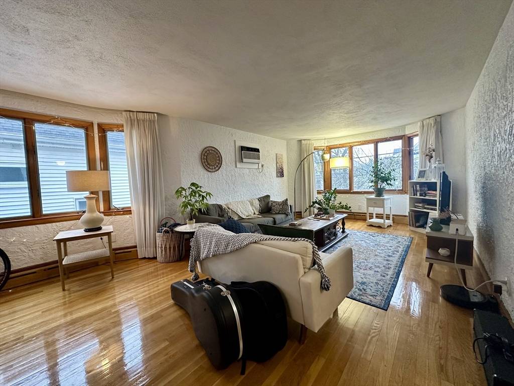 Somerville, MA 02144,157 Willow Ave #2