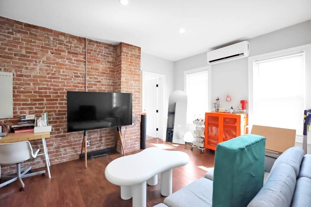 284 E Eighth Street #4, Boston, MA 02127
