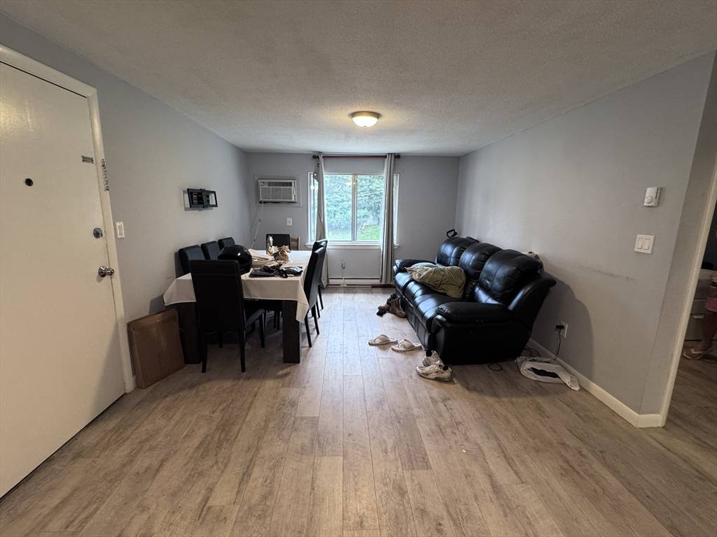 Marlborough, MA 01752,206 Bolton St #9