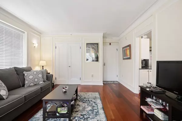 Brookline, MA 02446,20 Chapel Street #B409